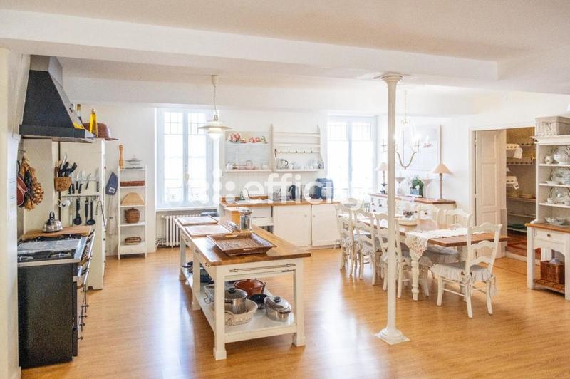 Maison - 277 m² - 12 pièces