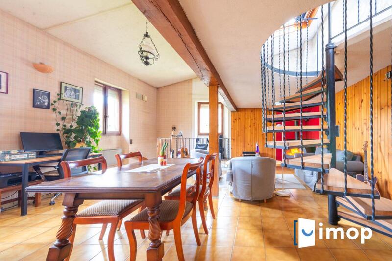 Maison - 747 m² - 5 pièces