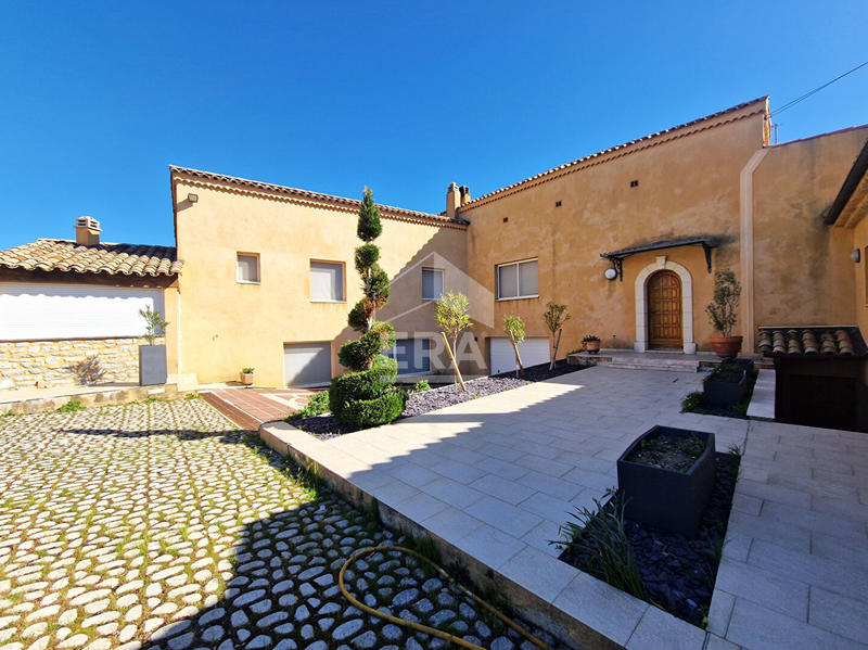 Maison - 240 m² - 6 pièces