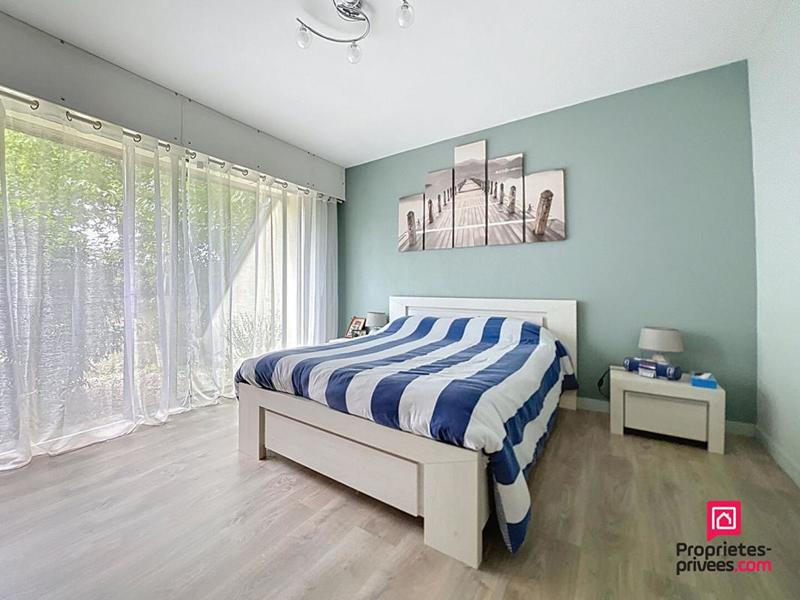 Maison - 280 m² - 10 pièces