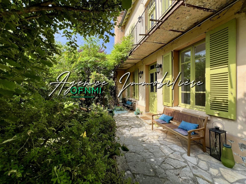 Maison - 170 m² - 10 pièces