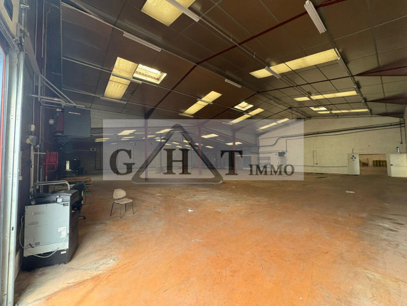 Entrepôt - 6 699 m²