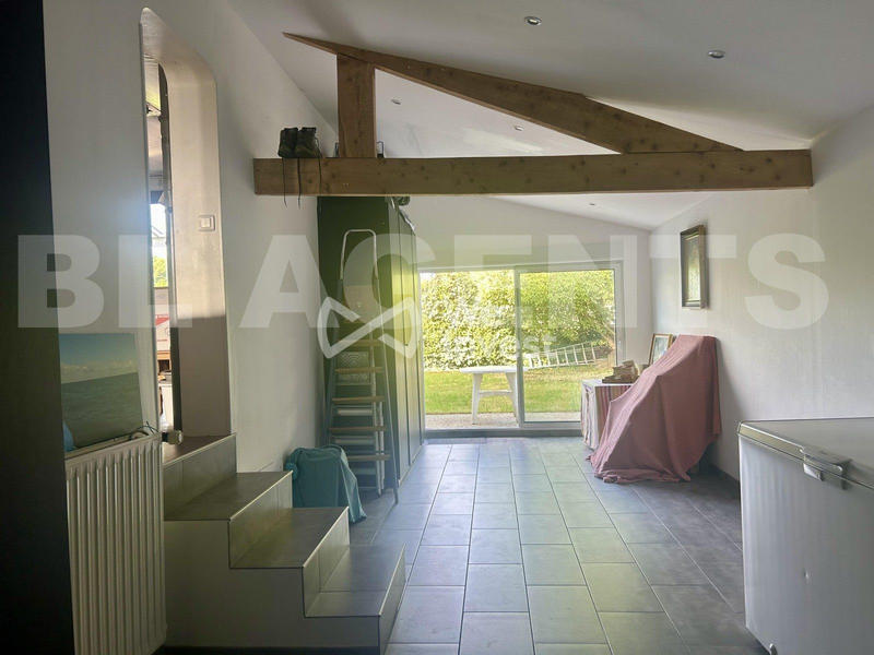 Maison - 228 m² - 10 pièces