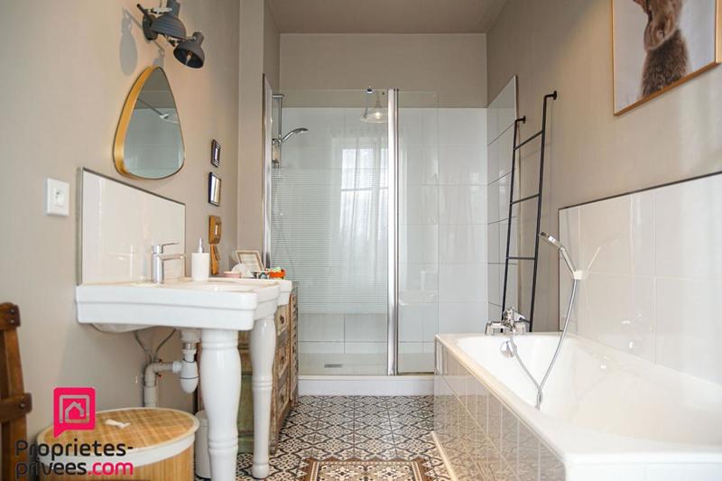 Maison - 320 m² - 10 pièces