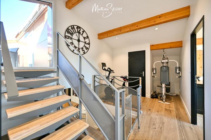 Maison - 216 m² - 8 pièces