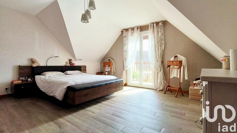 Maison - 220 m² - 8 pièces