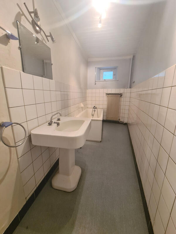 Maison - 220 m² - 8 pièces