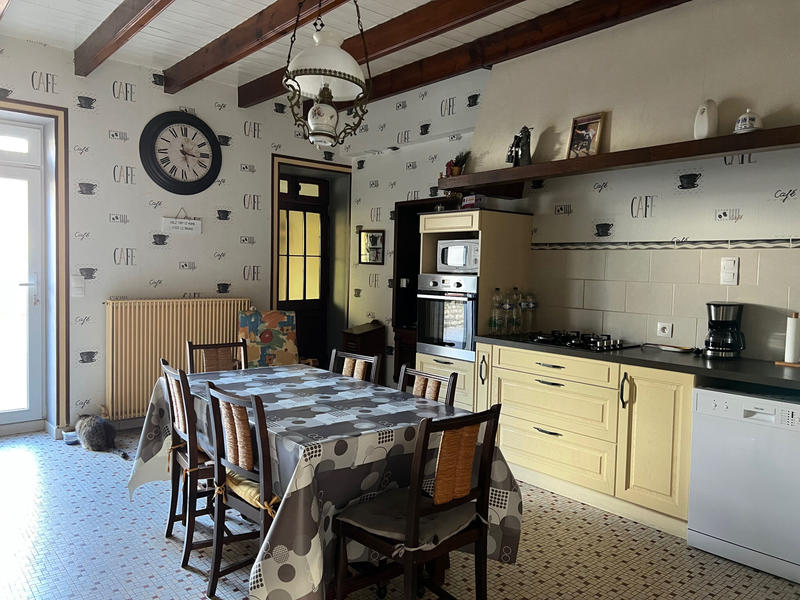 Maison - 185 m² - 8 pièces