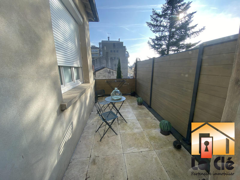 Maison - 250 m² - 6 pièces