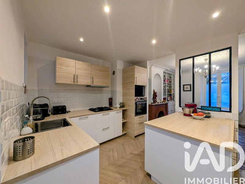 Maison - 220 m² - 7 pièces