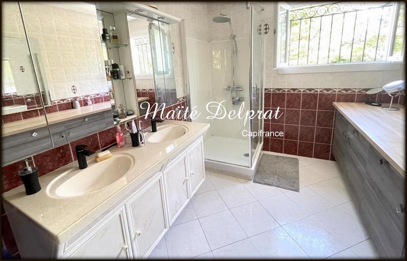 Maison - 218 m² - 10 pièces