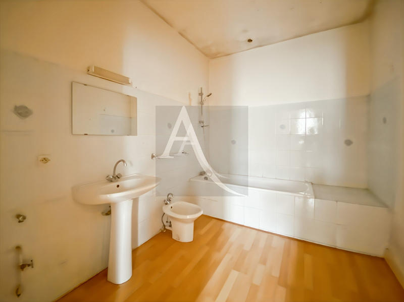 Maison - 200 m² - 7 pièces