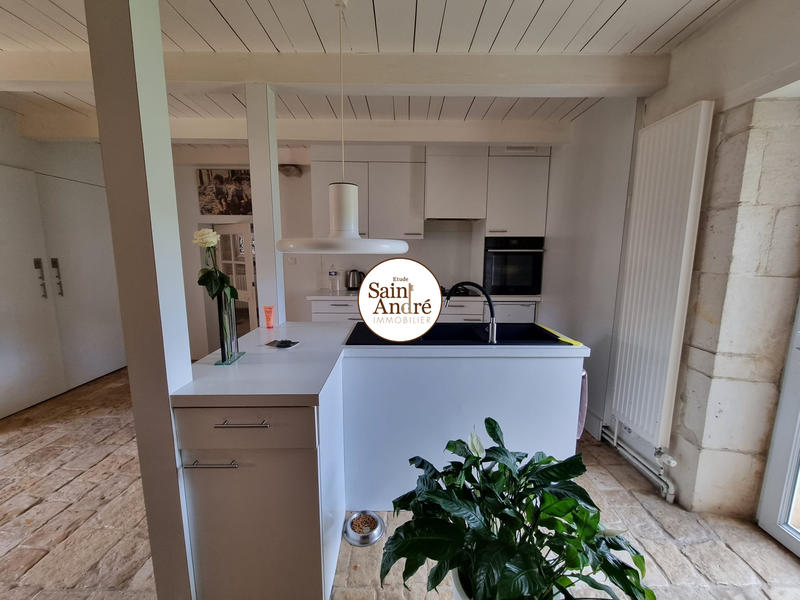 Maison - 230 m² - 7 pièces