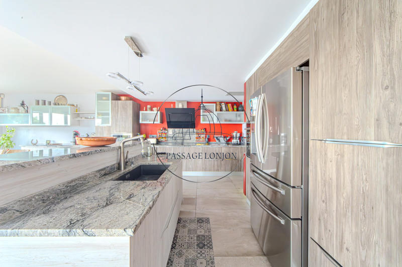 Villa - 256 m² - 8 pièces