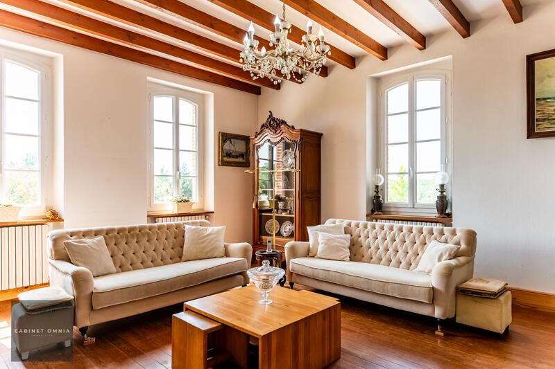 Maison - 330 m² - 11 pièces