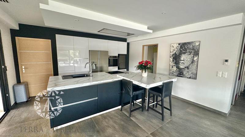 Villa - 237 m² - 5 pièces