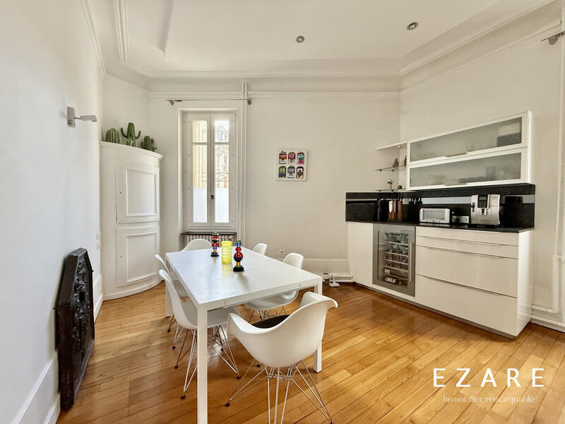 Maison - 215 m² - 8 pièces