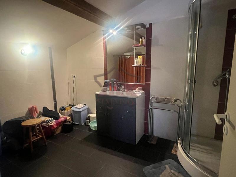 Villa - 221 m² - 9 pièces