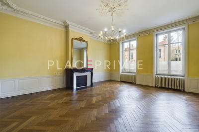 Appartement - 170 m² - 2 pièces