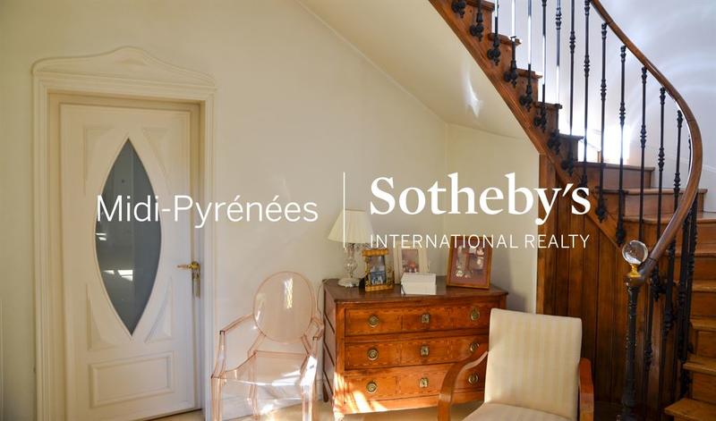 Maison de ville - 375 m² - 9 pièces