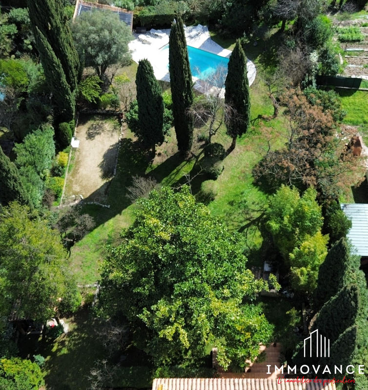 Maison - 209 m² - 7 pièces