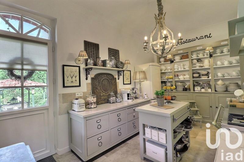 Maison - 250 m² - 10 pièces