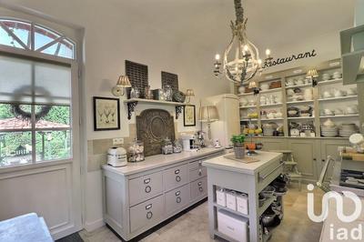 Maison - 250 m² - 10 pièces