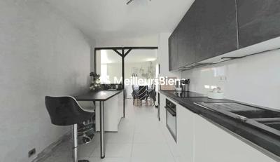 Maison - 97 m² - 5 pièces