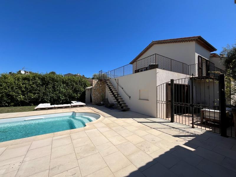 Maison - 215 m² - 6 pièces