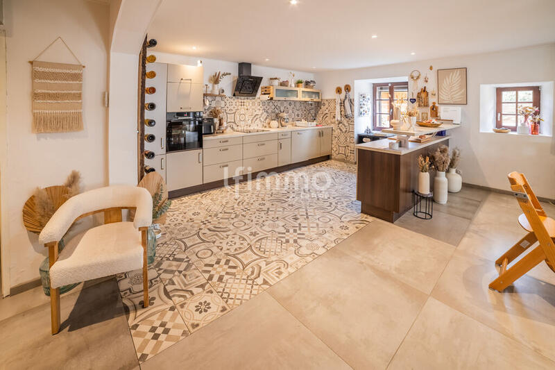 Propriété - 200 m² - 5 pièces