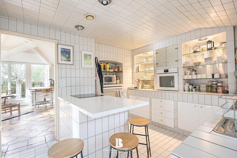 Maison - 218 m² - 9 pièces