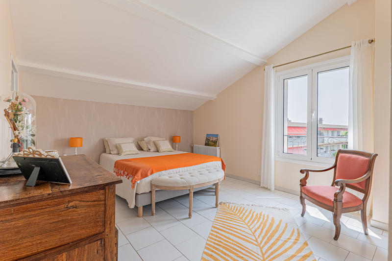 Maison - 245 m² - 7 pièces