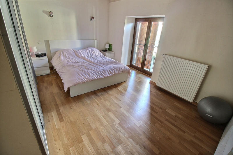 Maison - 230 m² - 5 pièces