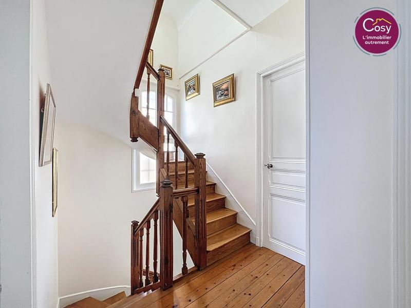 Demeure - 172 m² - 10 pièces