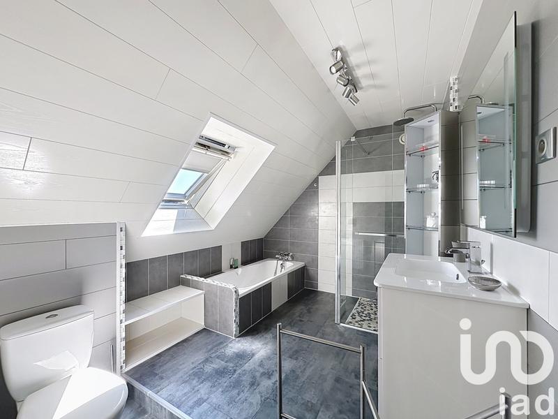 Maison - 90 m² - 5 pièces