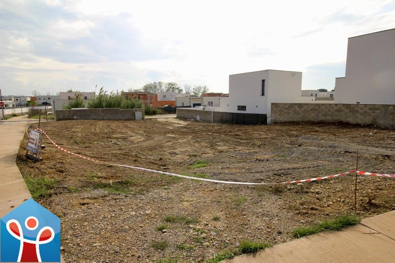 Terrain constructible - 702 m²