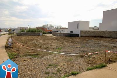 Terrain constructible - 702 m²