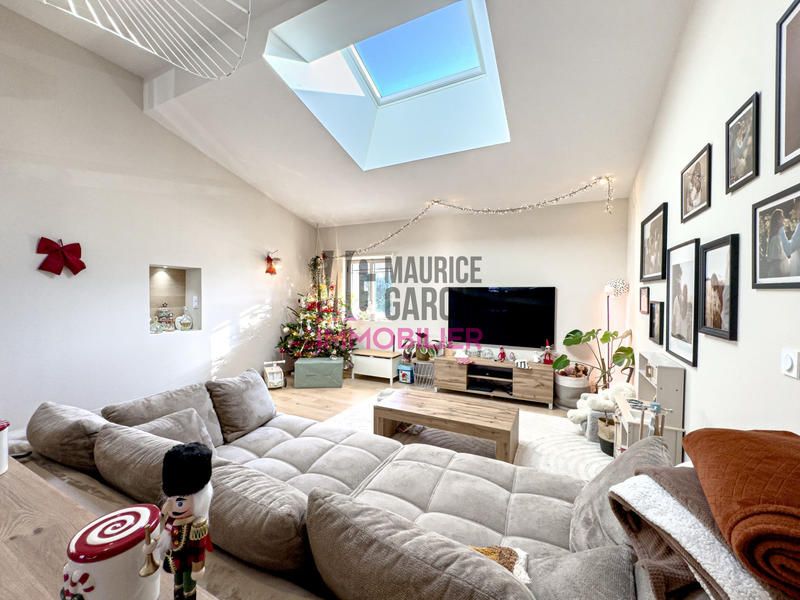 Maison - 260 m² - 10 pièces