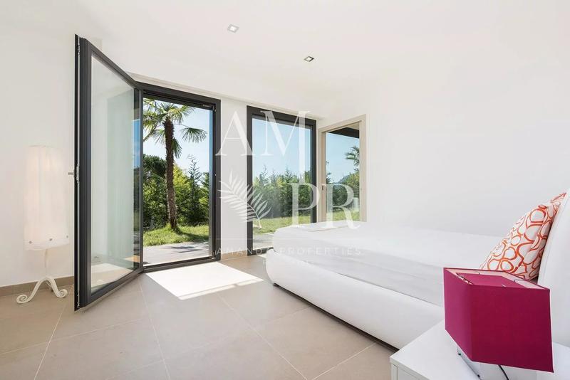 Villa - 290 m² - 6 pièces