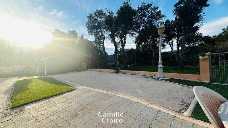 Villa - 240 m² - 10 pièces