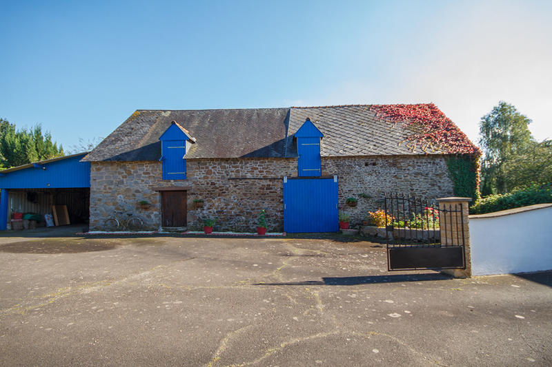 Maison - 330 m² - 8 pièces