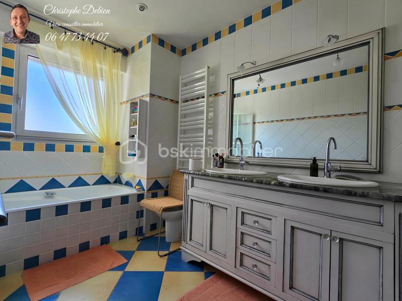 Pavillon - 211 m² - 6 pièces