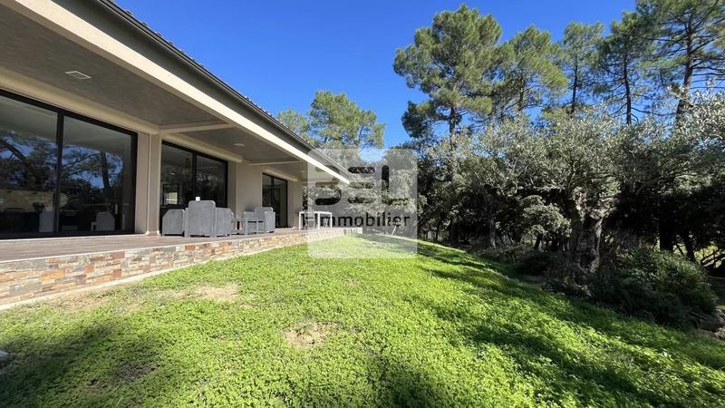 Villa - 258 m² - 8 pièces