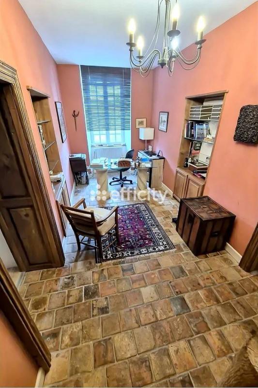 Maison - 230 m² - 9 pièces