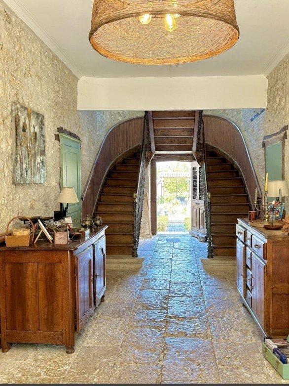 Château - 1 840 m² - 36 pièces