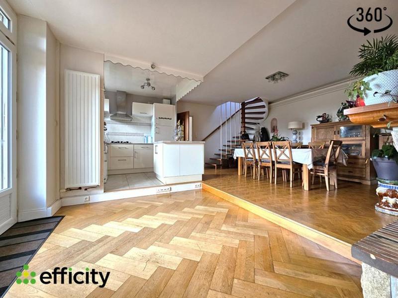 Maison - 253 m² - 15 pièces