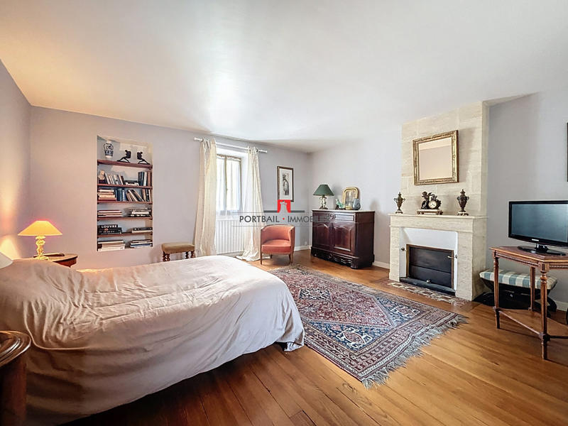 Maison - 251 m² - 5 pièces