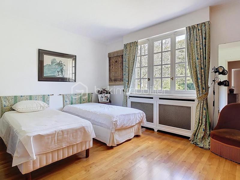 Maison - 207 m² - 6 pièces