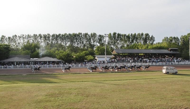 Courses hippiques en nocturne - Villeréal