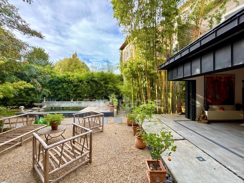 Maison traditionnelle - 250 m² - 6 pièces